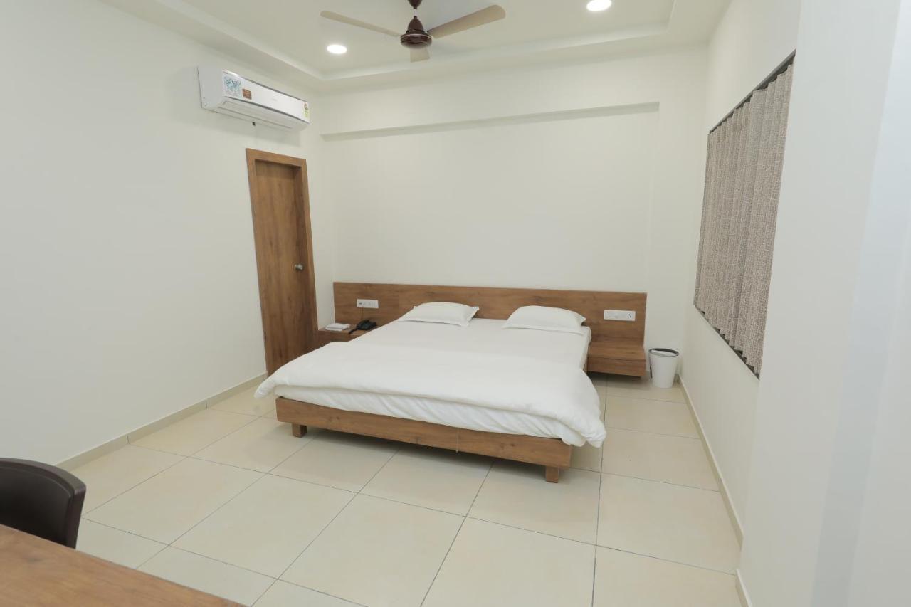 Hotel Revive Veraval Εξωτερικό φωτογραφία