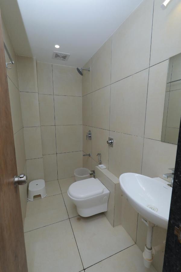 Hotel Revive Veraval Εξωτερικό φωτογραφία