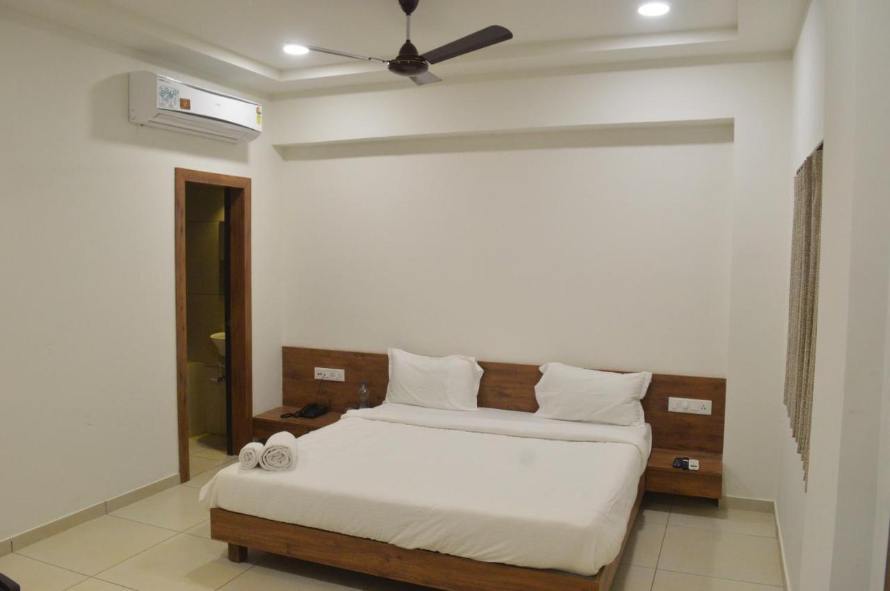 Hotel Revive Veraval Εξωτερικό φωτογραφία