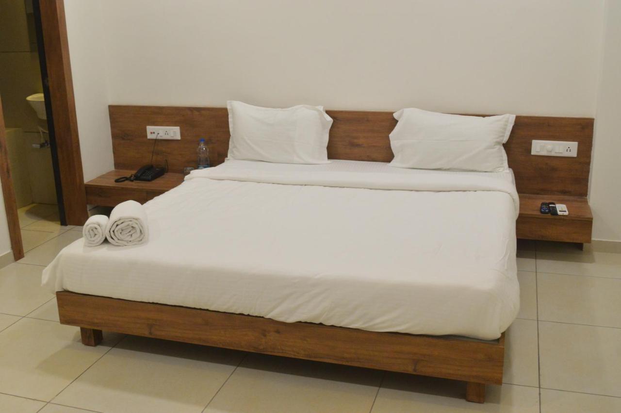 Hotel Revive Veraval Εξωτερικό φωτογραφία