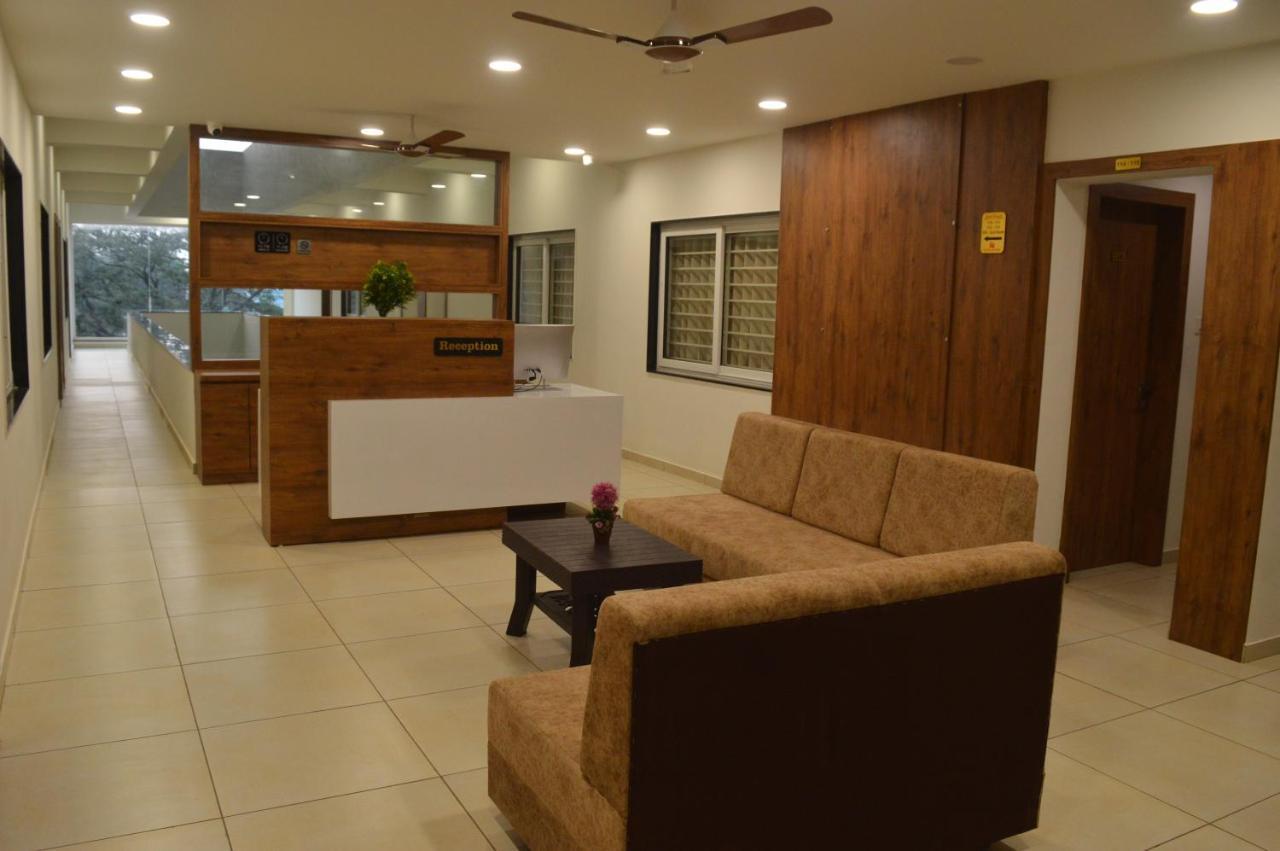 Hotel Revive Veraval Εξωτερικό φωτογραφία