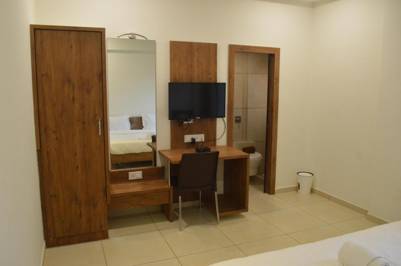 Hotel Revive Veraval Εξωτερικό φωτογραφία
