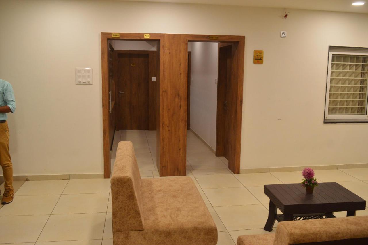 Hotel Revive Veraval Εξωτερικό φωτογραφία