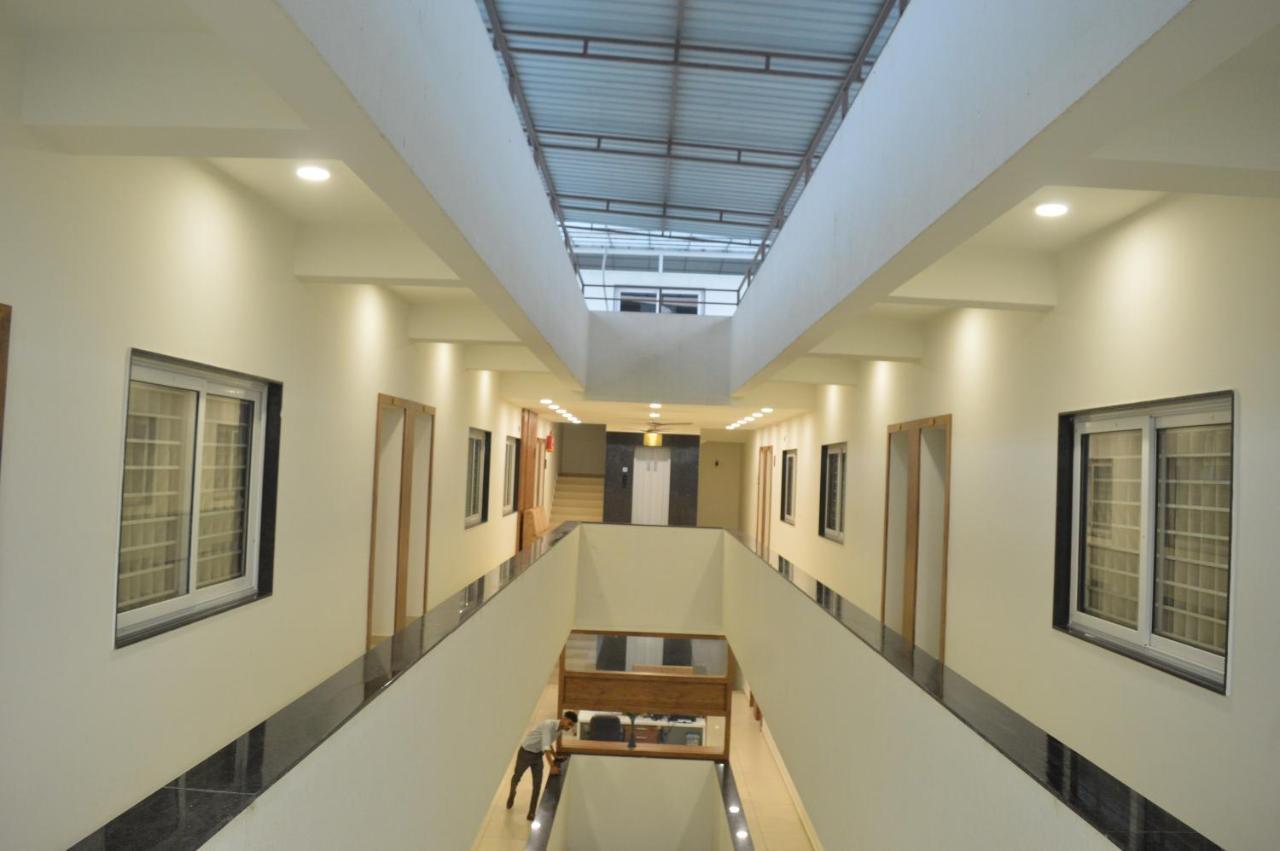 Hotel Revive Veraval Εξωτερικό φωτογραφία