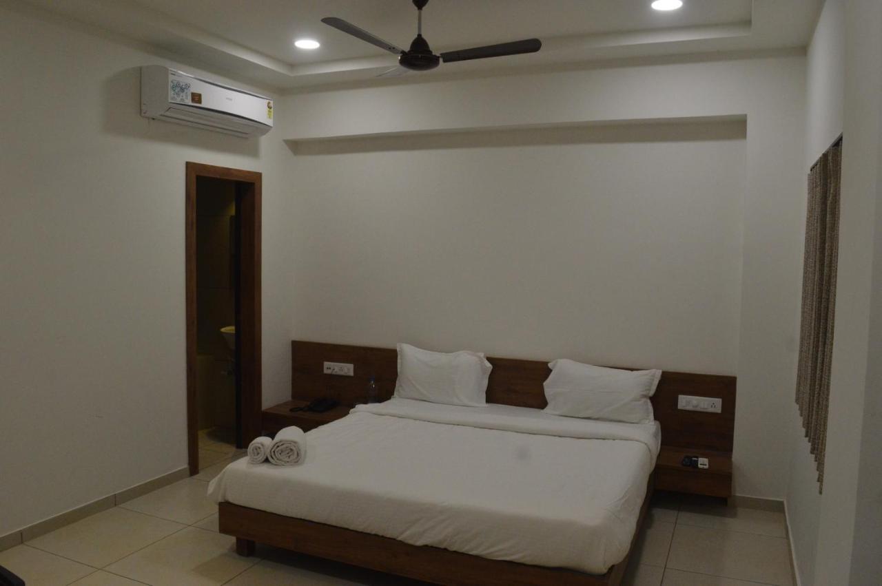 Hotel Revive Veraval Εξωτερικό φωτογραφία